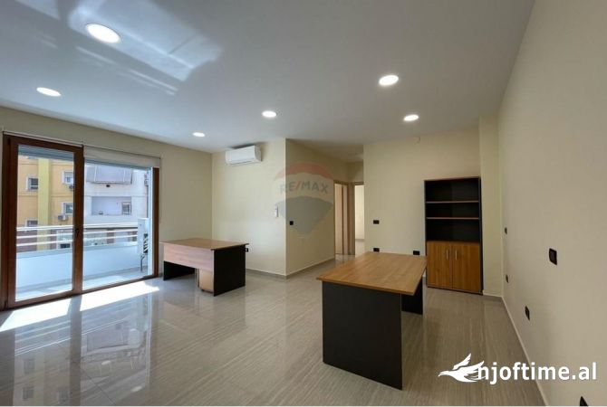 Jepet Zyre Me Qera tek Kompleksi Delijorgji