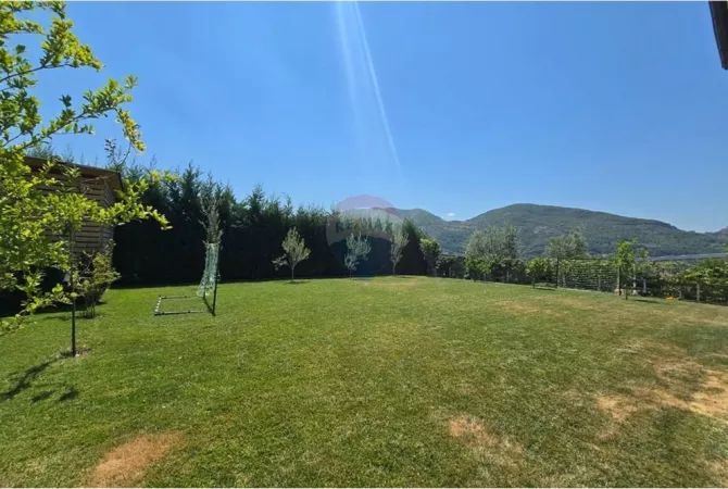 Shtepi me qera Apartament ne Tirane, 4+1, Mobilimi E mobiluar, Pagesa 5,000  Euro.