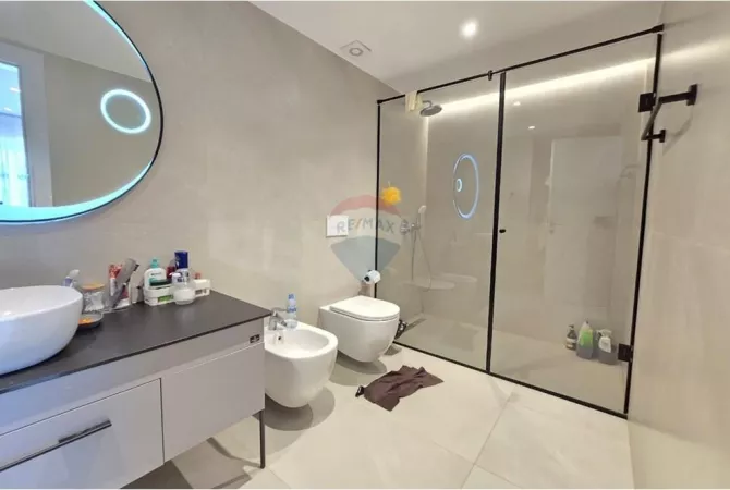 Shtepi me qera Apartament ne Tirane, 4+1, Mobilimi E mobiluar, Pagesa 5,000  Euro.