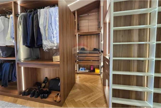 Shtepi me qera Apartament ne Tirane, 4+1, Mobilimi E mobiluar, Pagesa 5,000  Euro.