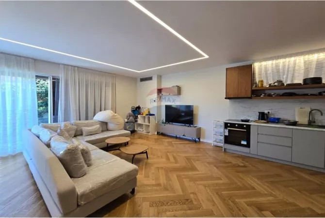 Shtepi me qera Apartament ne Tirane, 4+1, Mobilimi E mobiluar, Pagesa 5,000  Euro.