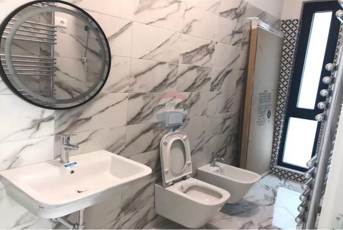 Shtepi me qera Apartament ne Tirane, 2+1, Mobilimi E mobiluar, Pagesa 1,000  Euro.