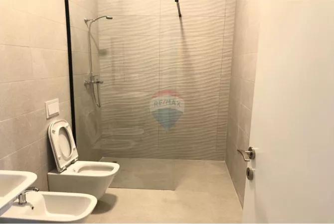 Shtepi me qera Apartament ne Tirane, 2+1, Mobilimi E mobiluar, Pagesa 1,000  Euro.