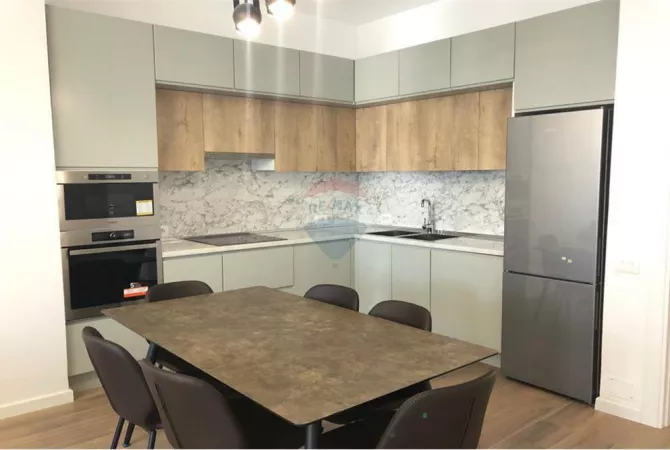 Apartament 2+1+2+Parkim me qera tek 21 Dhjetori