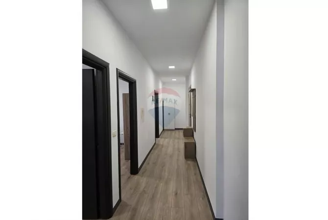 Shtepi ne shitje Apartament ne Tirane, 2+1, Mobilimi E mobiluar, Pagesa 185,000  Euro.