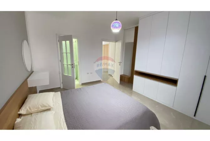 Shtepi me qera Apartament ne Tirane, 2+1, Mobilimi E mobiluar, Pagesa 1,300  Euro.