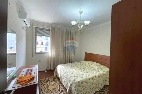 Shtepi ne shitje Apartament ne Tirane, 3+1, Mobilimi E mobiluar, Pagesa 380,000  Euro.