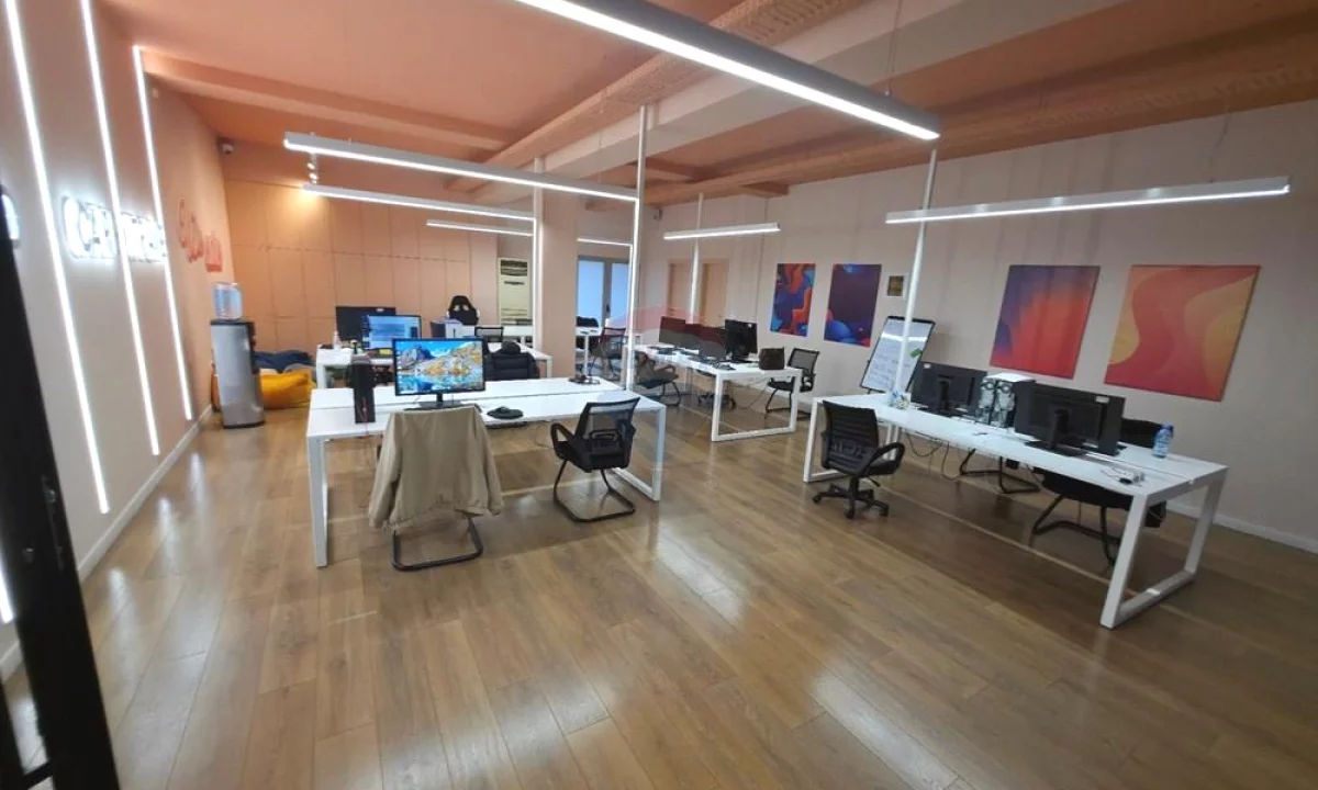 Zyre me qera tek Komuna e Parisit