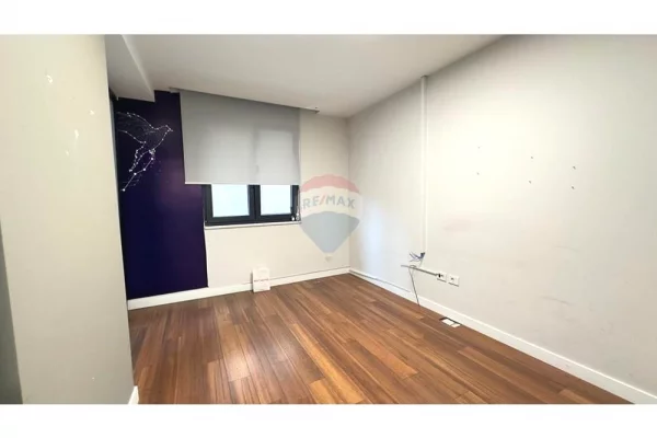 Ambient biznesi me qera 3+1 ne Tirane - 2,000 Euro