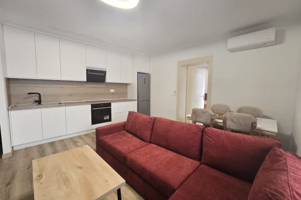 Shtepi me qera Apartament ne Tirane, 1+1, Mobilimi E mobiluar, Pagesa 650  Euro.