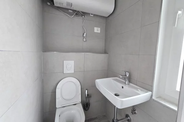 Shtepi me qera Apartament ne Tirane, 1+1, Mobilimi E mobiluar, Pagesa 650  Euro.