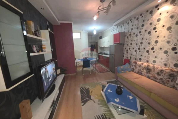 Shtepi ne shitje Apartament ne Tirane, 3+1, Mobilimi E mobiluar, Pagesa 155,000  Euro.