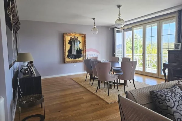 Luxury villas for sale in Tirana 4+1, Emty