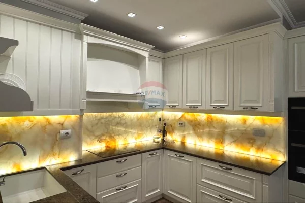 Shtepi me qera Apartament ne Tirane, 2+1, Mobilimi E mobiluar, Pagesa 3,000  Euro.