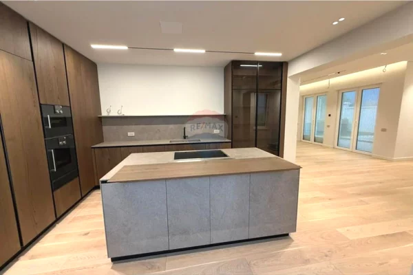 Luxury villas for sale in Tirana 4+1, Furnished