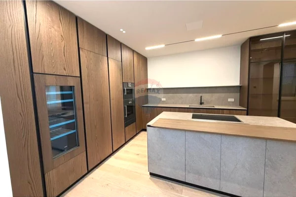 Luxury villas for sale in Tirana 4+1, Furnished