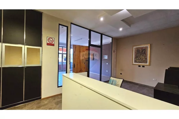 Ambient biznesi me qera 3+1 ne Tirane - 1,500 Euro