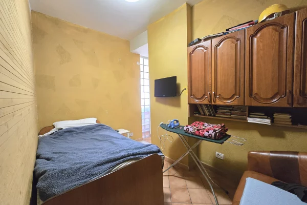 Shtepi me qera Apartament ne Tirane, 2+1, Mobilimi E mobiluar, Pagesa 50,000  Leke.