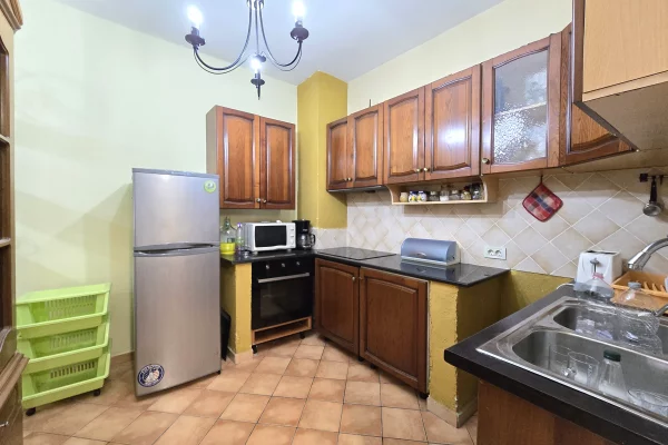 Shtepi me qera Apartament ne Tirane, 2+1, Mobilimi E mobiluar, Pagesa 50,000  Leke.