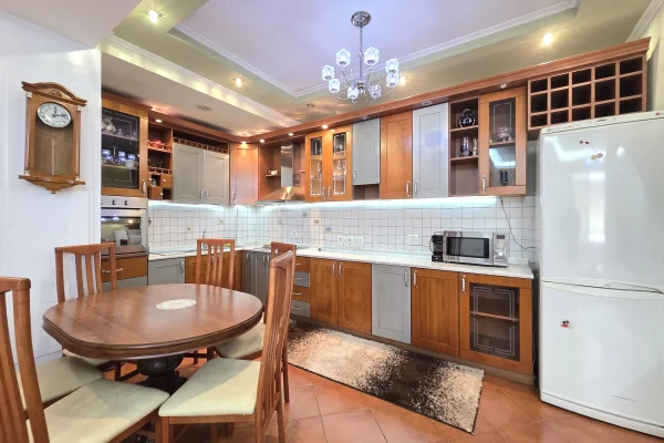 Shtepi me qera Apartament ne Tirane, 2+1, Mobilimi E mobiluar, Pagesa 50,000  Leke.