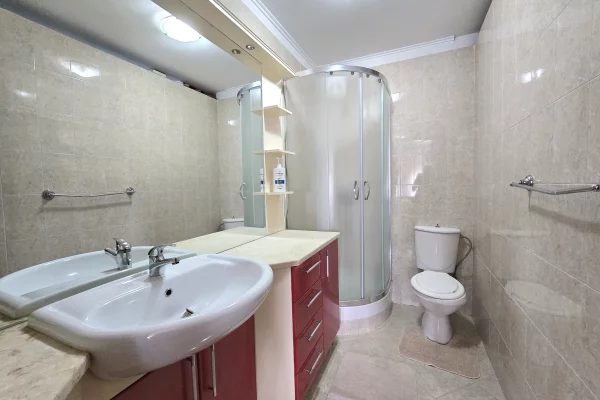 Shtepi me qera Apartament ne Tirane, 2+1, Mobilimi E mobiluar, Pagesa 70,000  Leke.