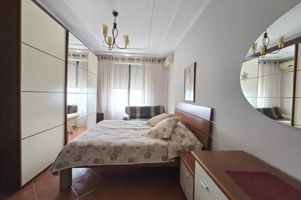 Shtepi me qera Apartament ne Tirane, 2+1, Mobilimi E mobiluar, Pagesa 70,000  Leke.