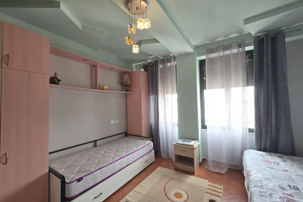Shtepi me qera Apartament ne Tirane, 2+1, Mobilimi E mobiluar, Pagesa 70,000  Leke.