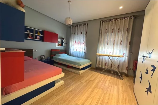 Shtepi me qera Apartament ne Tirane, 2+1, Mobilimi E mobiluar, Pagesa 1,100  Euro.