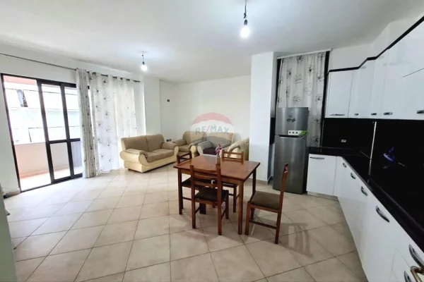 Shtepi ne shitje Apartament ne Tirane, 2+1, Mobilimi E mobiluar, Pagesa 180,000  Euro.