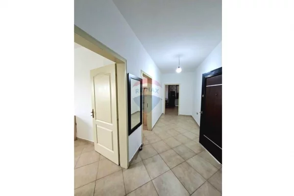 Shtepi ne shitje Apartament ne Tirane, 2+1, Mobilimi E mobiluar, Pagesa 180,000  Euro.
