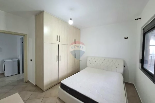 Shtepi ne shitje Apartament ne Tirane, 2+1, Mobilimi E mobiluar, Pagesa 180,000  Euro.