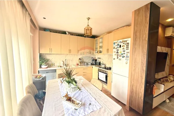 Shtepi ne shitje Apartament ne Tirane, 3+1, Mobilimi E mobiluar, Pagesa 315,000  Euro.