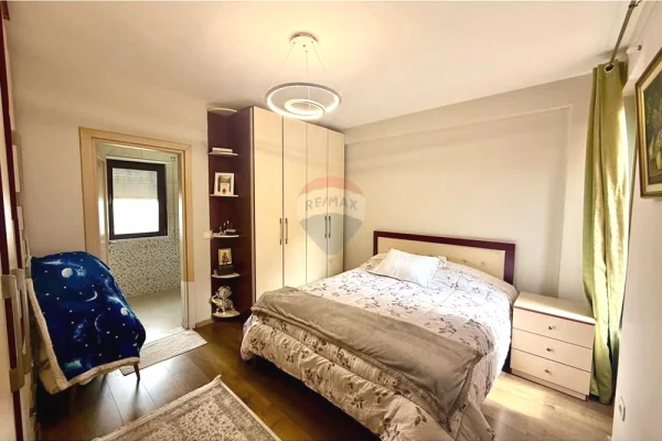 Shtepi ne shitje Apartament ne Tirane, 3+1, Mobilimi E mobiluar, Pagesa 315,000  Euro.