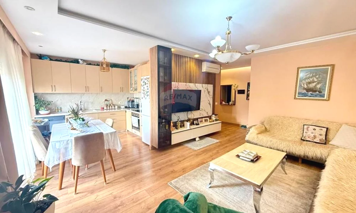 Shtepi ne shitje Apartament ne Tirane, 3+1, Mobilimi E mobiluar, Pagesa 315,000  Euro.