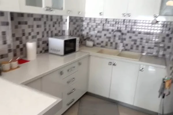 Shtepi me qera Apartament ne Tirane, 1+1, Mobilimi E mobiluar, Pagesa 40,000  Leke.