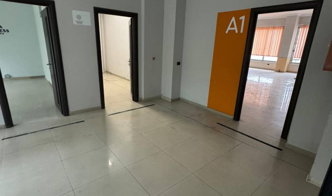 Ambjent biznesi 181m2 neto me qera te rruga e Kavajes
