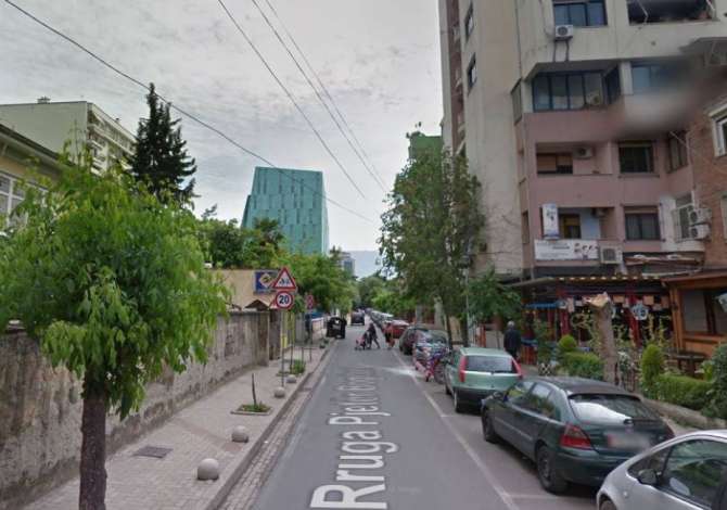 Ambient biznesi me qera 2+1 ne Tirane - 3,500 Euro