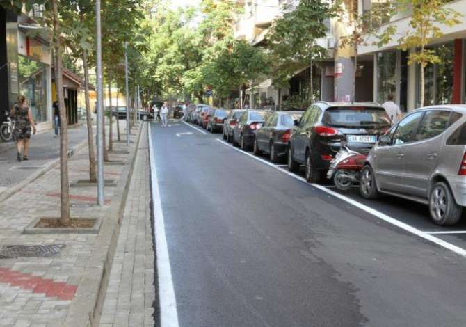 Ambient biznesi me qera 2+1 ne Tirane - 3,500 Euro