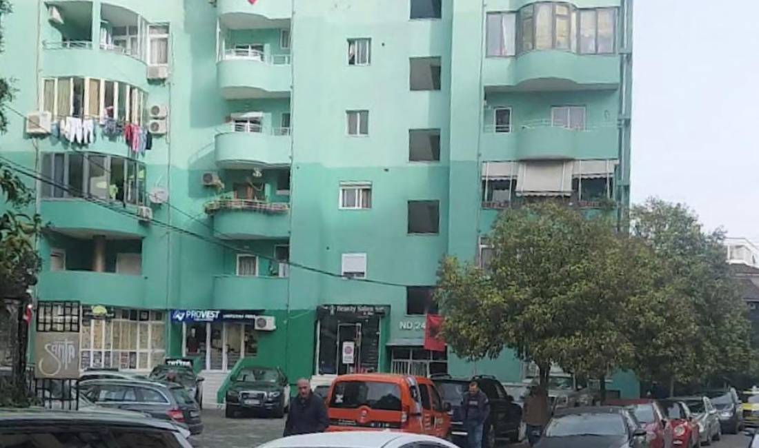 SHITET NJESI KOMERCIALE TEK KOMUNA E PARISIT!!!!