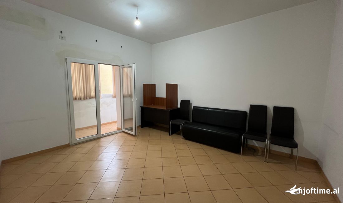 JEPET ME QERA AMBJENT ZYRE!!!!