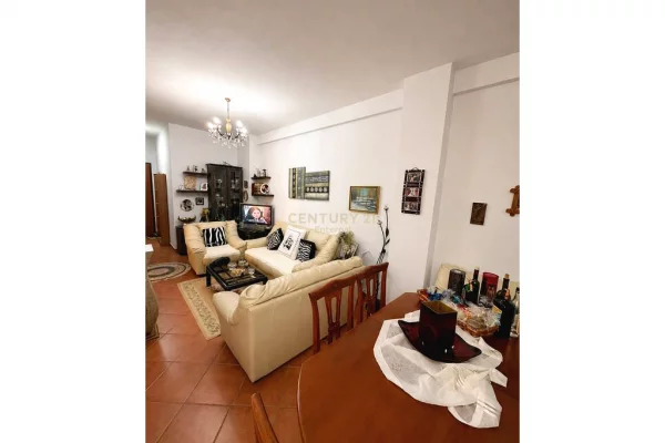Shtepi ne shitje Apartament ne Tirane, 2+1, Mobilimi E mobiluar, Pagesa 147,000  Euro.