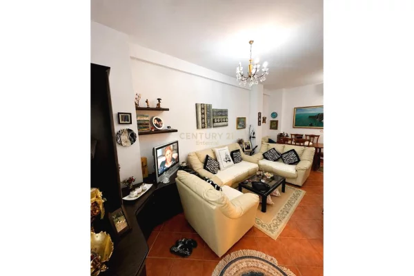 Shtepi ne shitje Apartament ne Tirane, 2+1, Mobilimi E mobiluar, Pagesa 147,000  Euro.