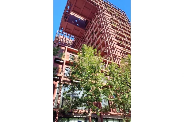Zyre per Qira ne Garden Building