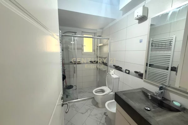 Shtepi me qera Apartament ne Tirane, 2+1, Mobilimi E mobiluar, Pagesa 80,000  Leke.