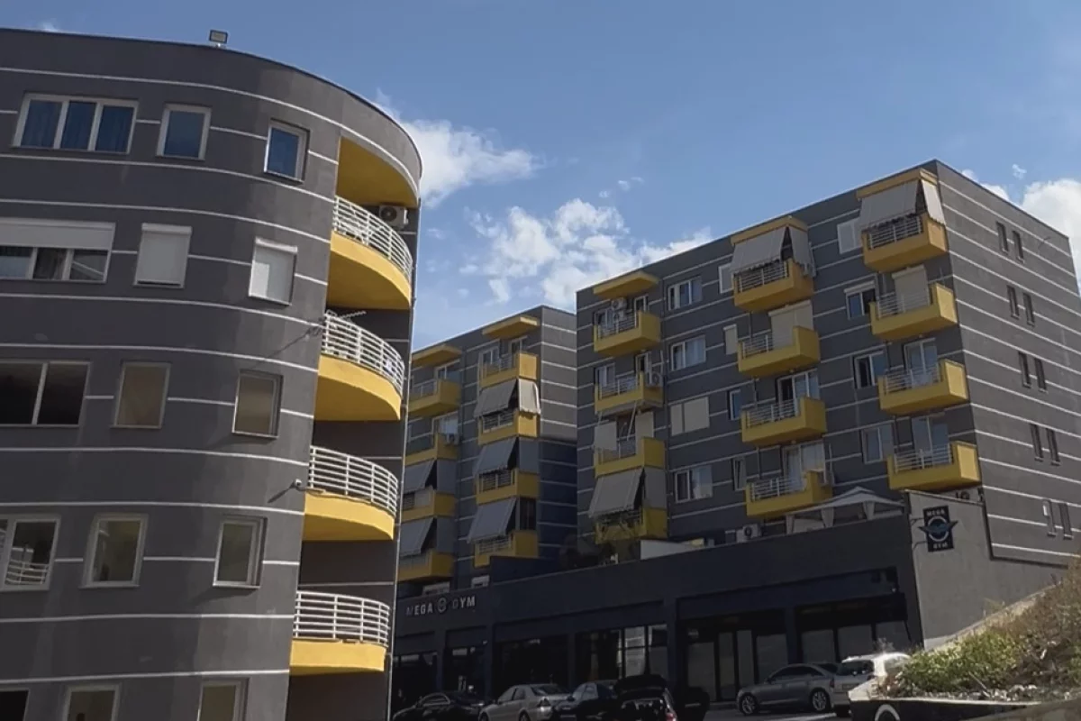Shtepi ne shitje Apartament ne Tirane, 1+1, Mobilimi Bosh, pa mobiluar, Pagesa 75,000  Euro.