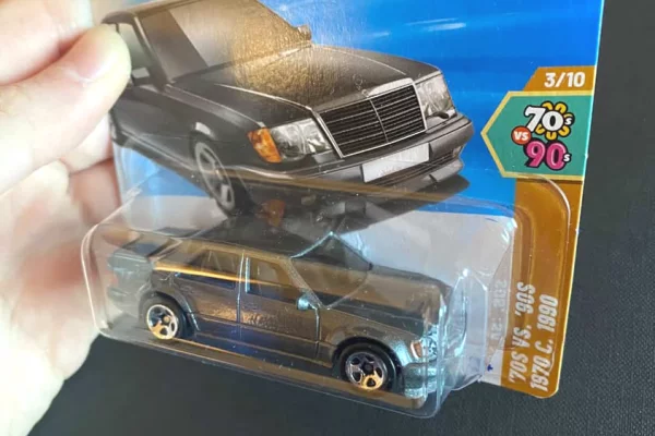 Different articles a Tirana - 1,200 Leke