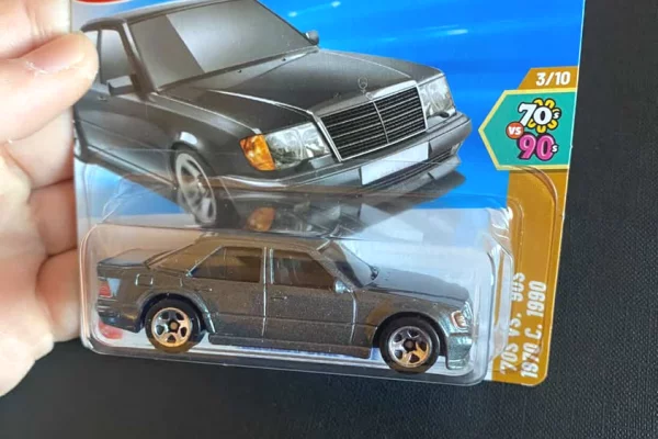 Different articles a Tirana - 1,200 Leke