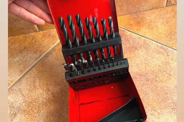 Strumenti di lavoro a Tirana - 15 Leke