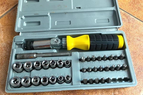 Strumenti di lavoro a Tirana - 15 Leke