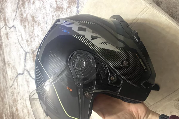 Different articles a Tirana - 5,000 Leke